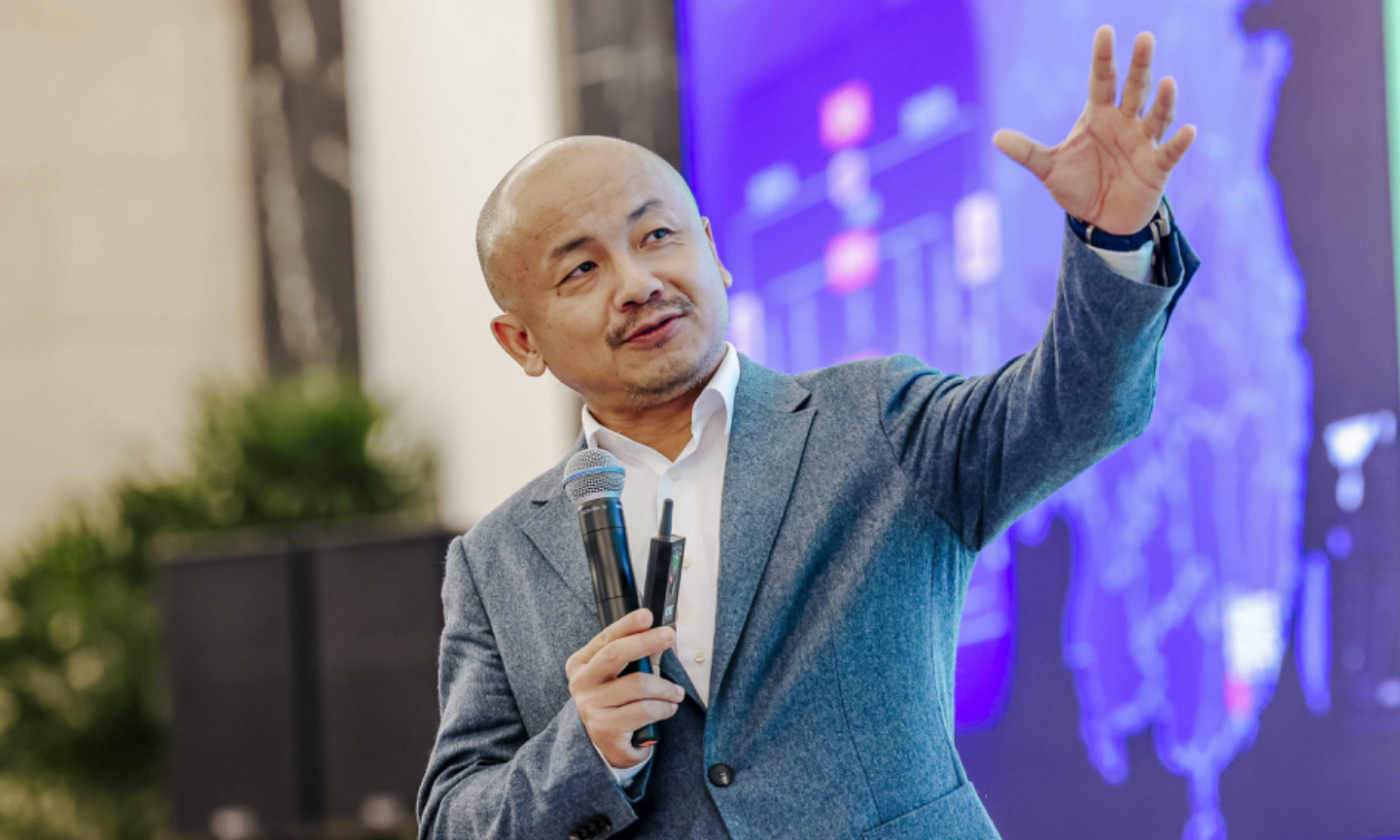 万物云董事长 朱宝全.png